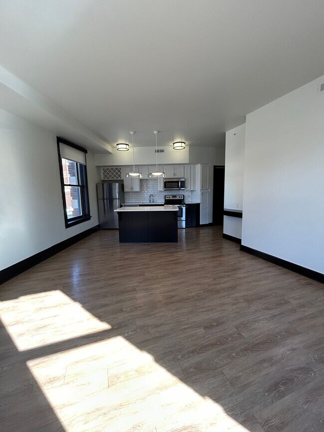 Photo - Luxury Downtown Living | Spacious 1-Bedroom 1-Bathroom Loft Unidad #204