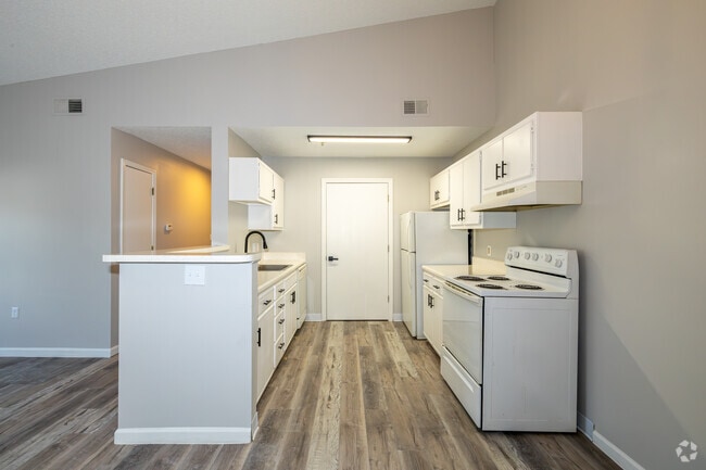 2BR, 2BA - 977SF - Kitchen