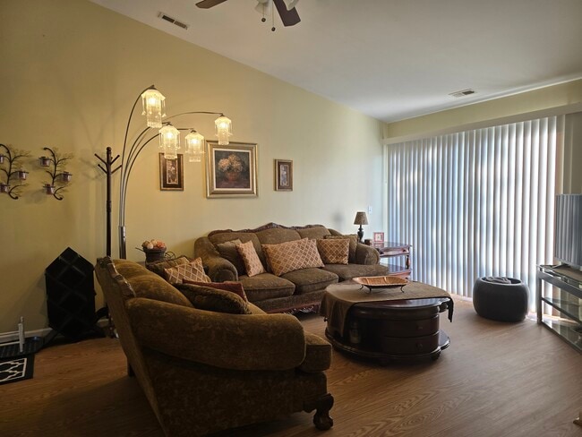Building Photo - 42541 Lilley Pointe Dr Unit Rubyz Condo