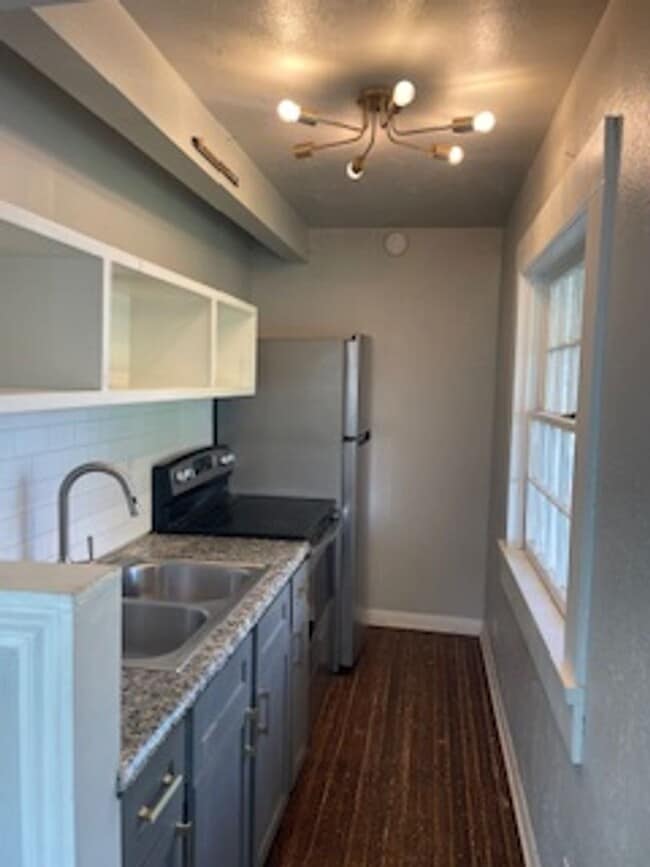 Building Photo - 504 S 1st Ave Unit 1