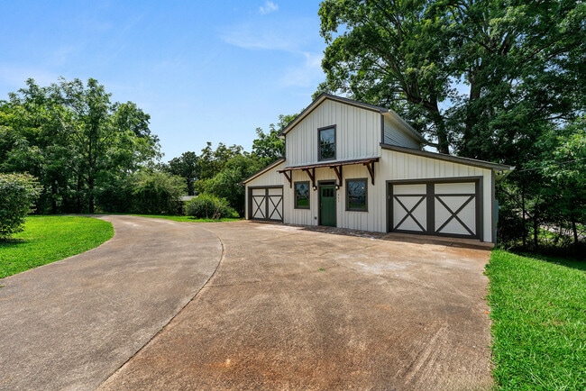 Photo - 953 W Shadburn Ave