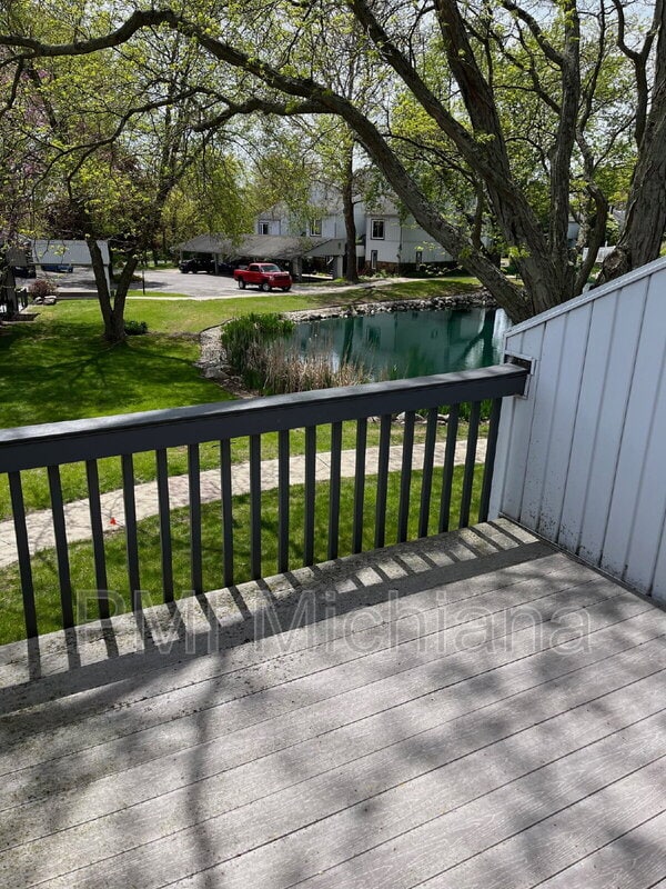 Building Photo - 18120 N Stoneridge Dr Unit apt b