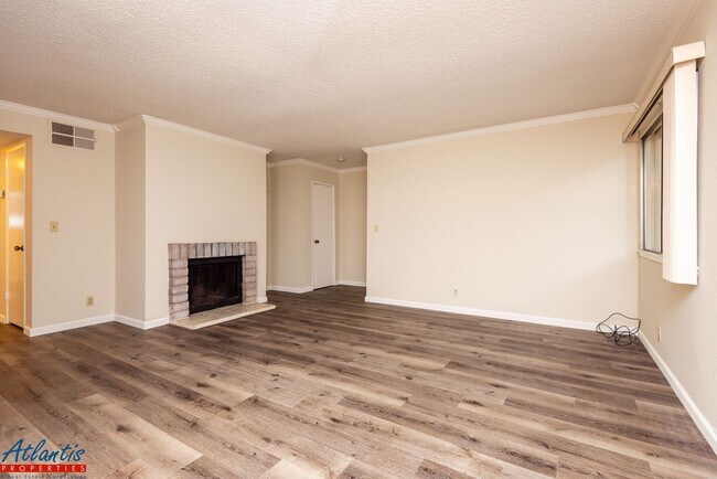 Photo - Mission Grove | Gated Complex | Remodeled | Central A/C Unidad 193