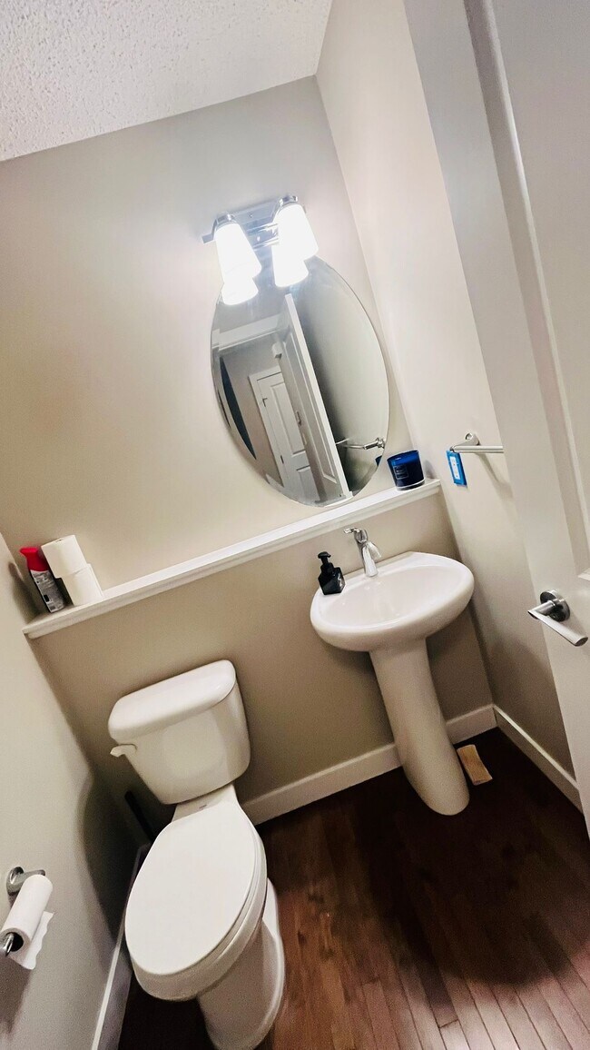 Photo - 5925 Anthony Cres SW