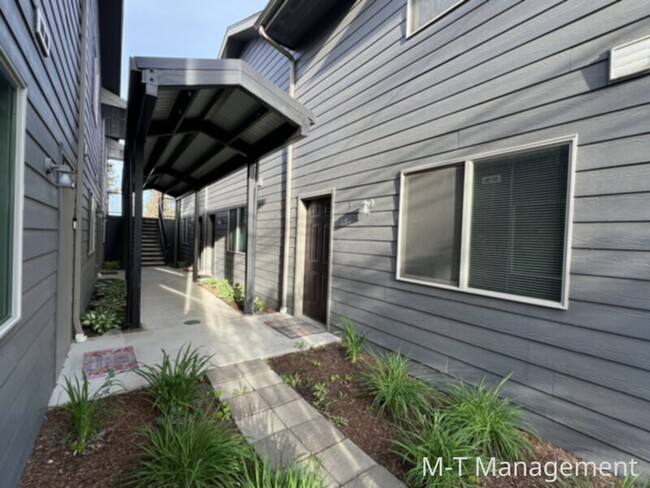 3 br/3 bath townhouse + WD + garage in the... - 3 br/3 bath townhouse + WD + garage in the...