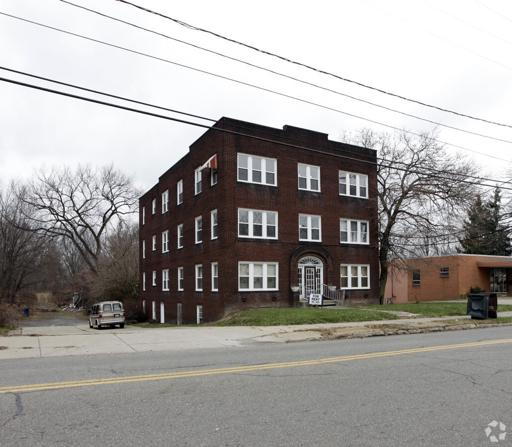 Photo - 115 W Main St Apartments