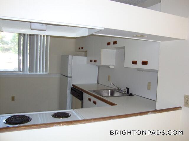 Photo - 146 N Beacon St Unidad B1