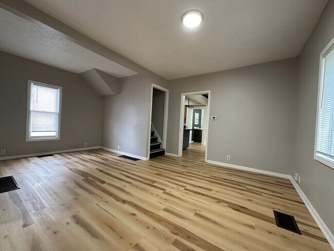 Photo - 1334 Carman Ave NE