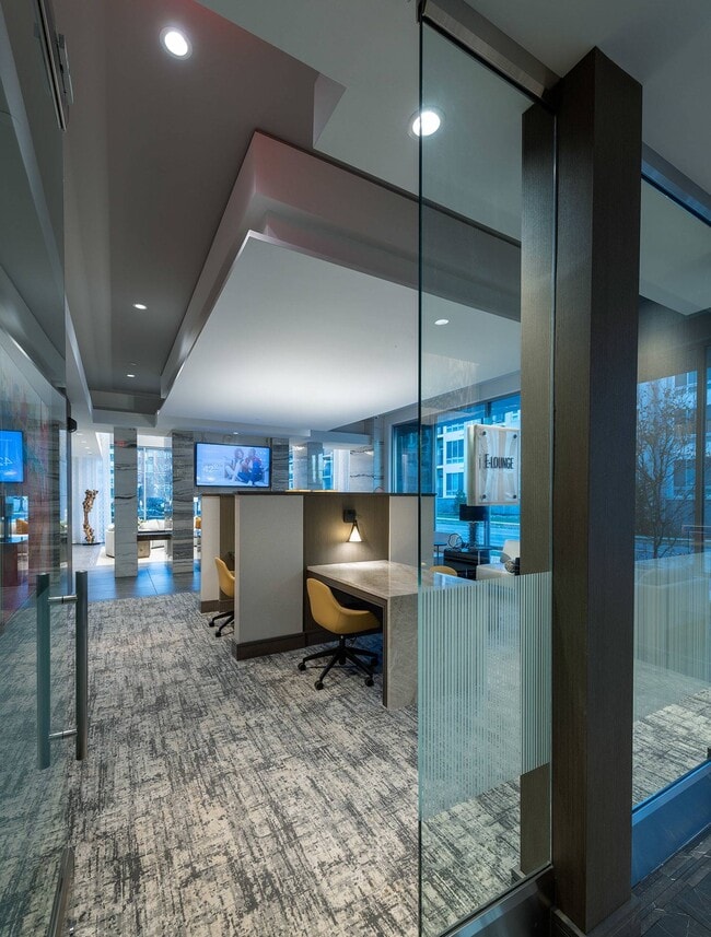 E-Lounge - The Point at King of Prussia