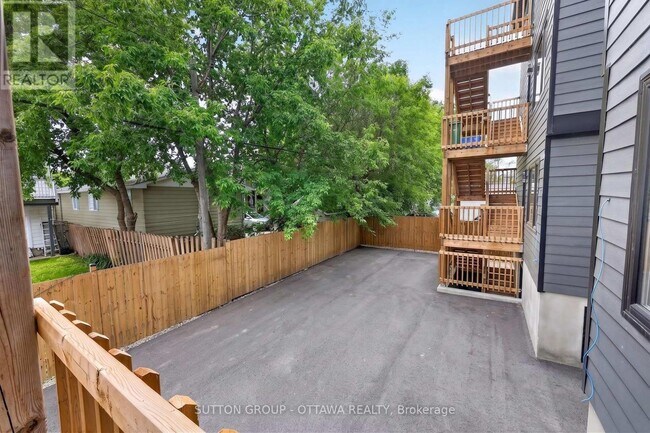 Photo - 340 Shakespeare St