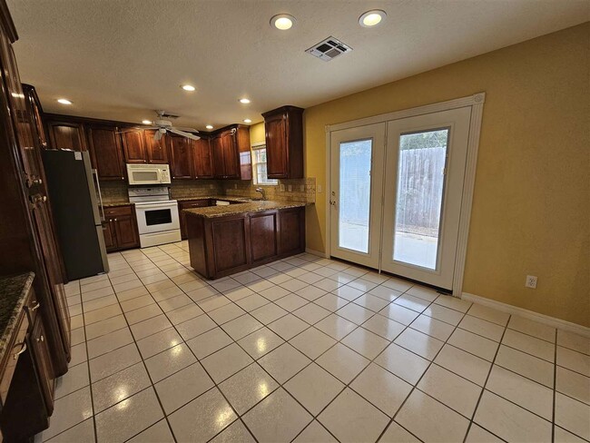 Photo - 6605 NW Willow Tree Cir