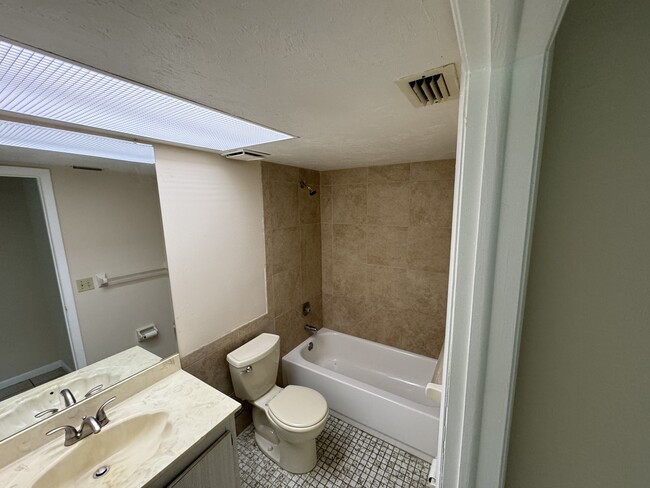 27601 Arroyal Rd