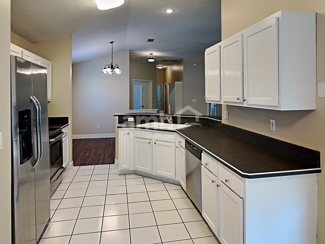 Photo - 805 Putters Green Way N