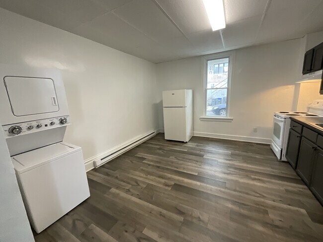 Photo - 334 S 3rd St