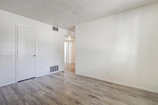 Photo - 13515 Copper Ave NE
