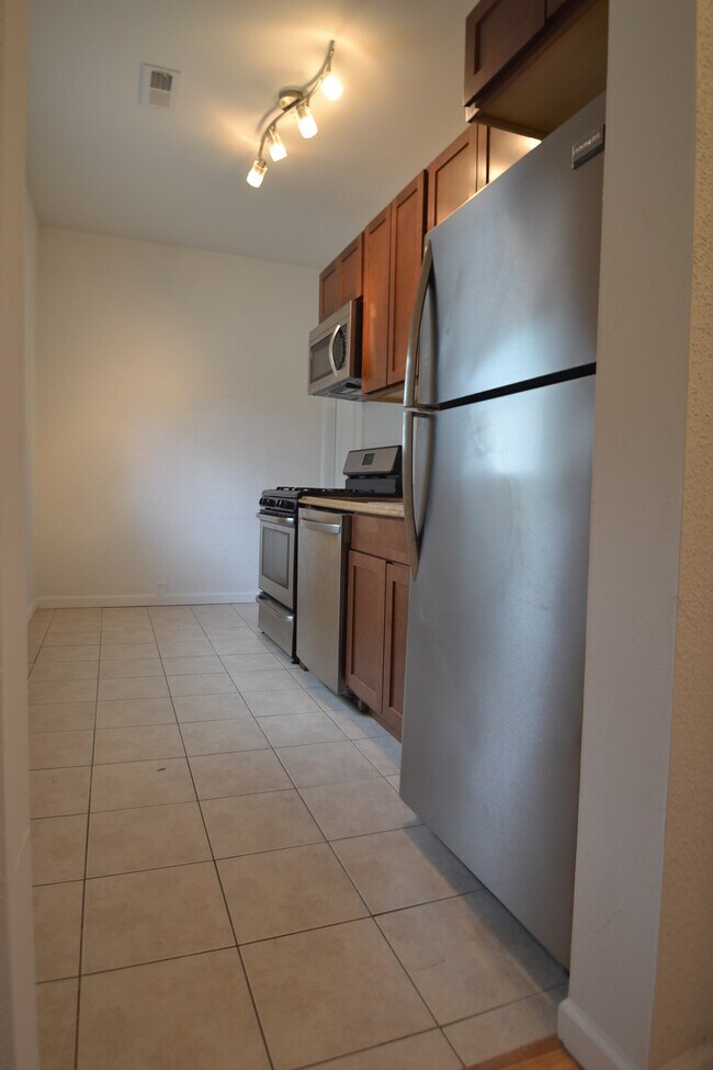 Photo - 555 Locust St Unit 3