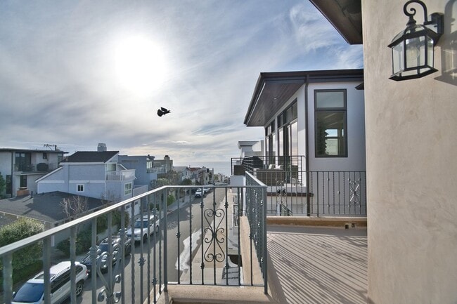 Photo - 3 Bed 3.5 Bath Town Home For Lease - Walk to Beach