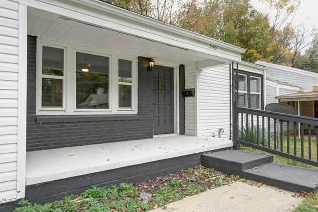 Photo - 740 S Warren Ave