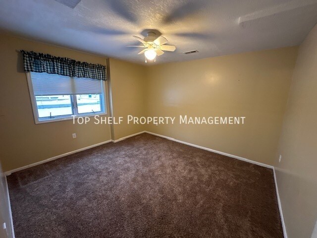 Photo - 737 E 23rd St N