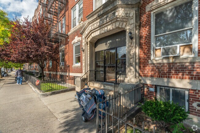 Building Entrance - 1941-1967 65th St