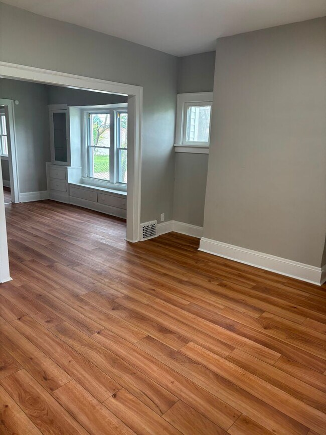 3514 E 118th St Unidad Down