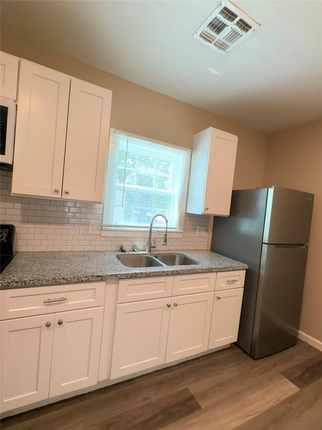 Photo - 516 Hurst Pl