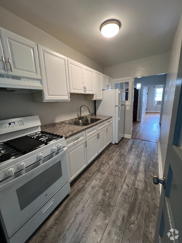 Building Photo - 8207 Schrider St Rental