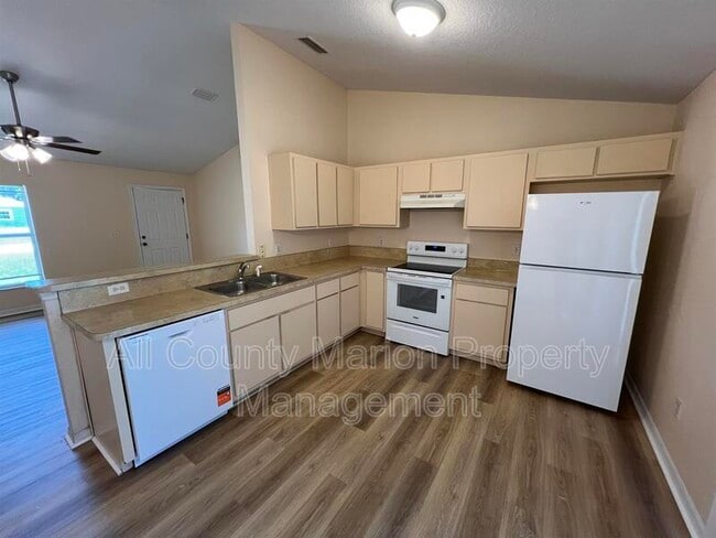 Photo - 520 Marion Oaks Ln