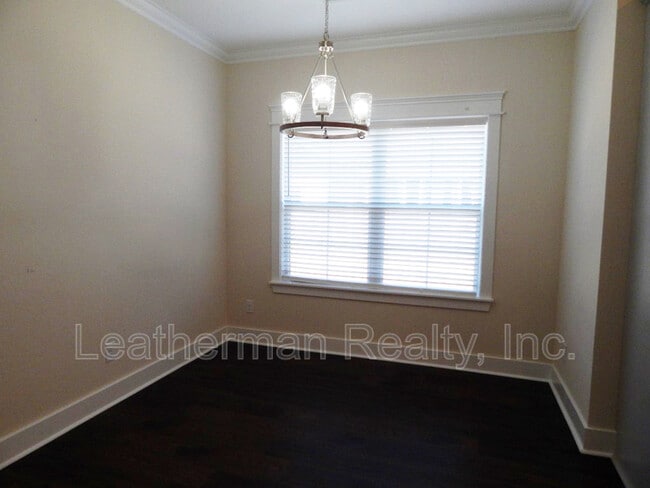 Photo - 3750 Tetbury St