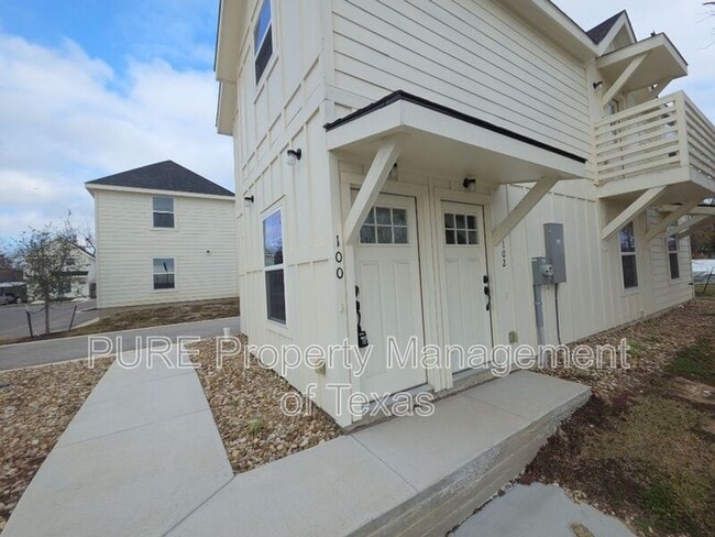 Photo - 2002 W 2nd St