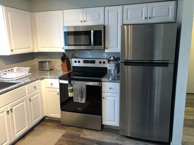 Photo - 2145 King St Unit 02