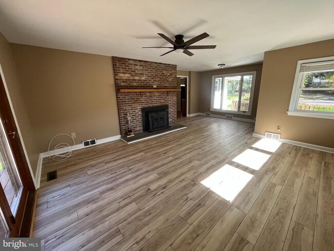 Photo - 1407 Spackmans Ln