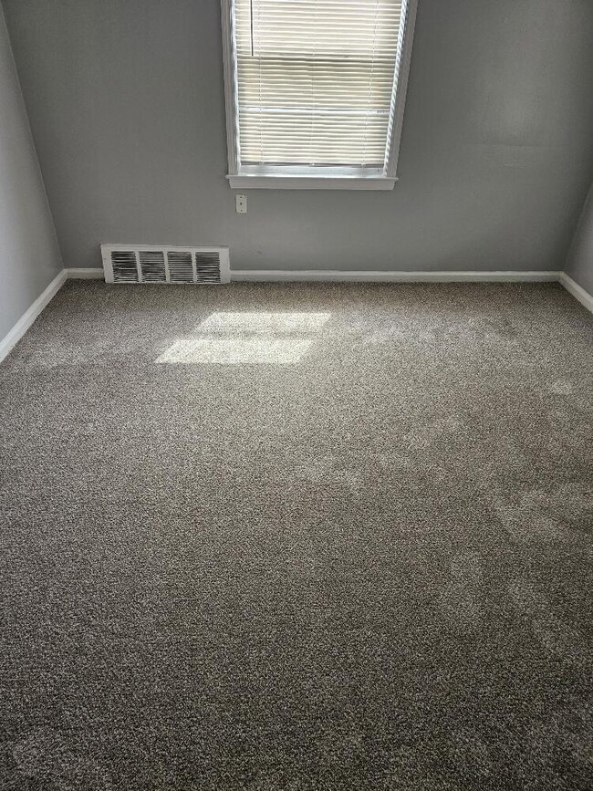 Photo - 3337 Bassett St