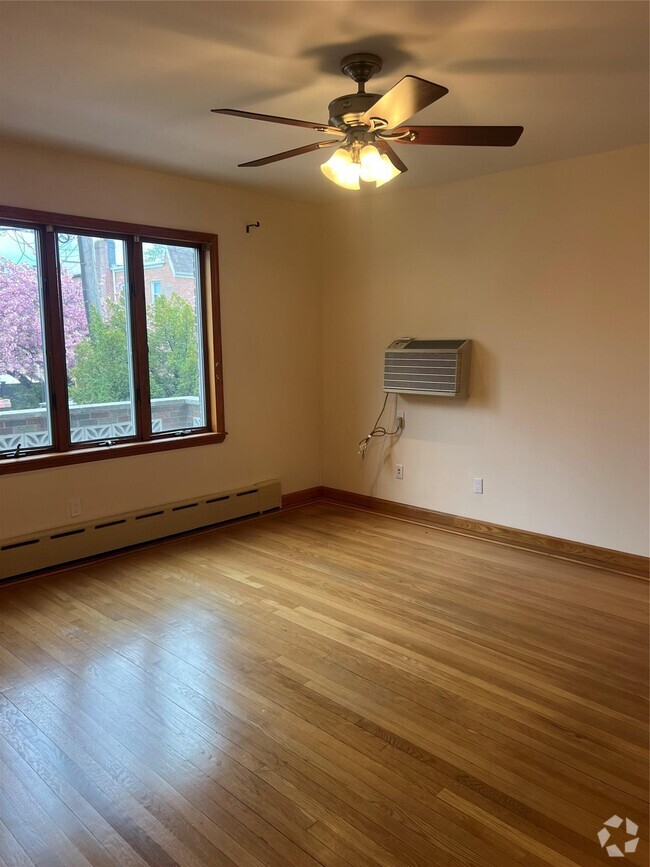 Building Photo - 84-11 60th Dr Unit 1 Rental