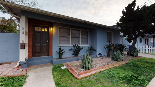 Recently remodeled 3 Bedroom Home Near Cor... - Recently remodeled 3 Bedroom Home Near Cor...