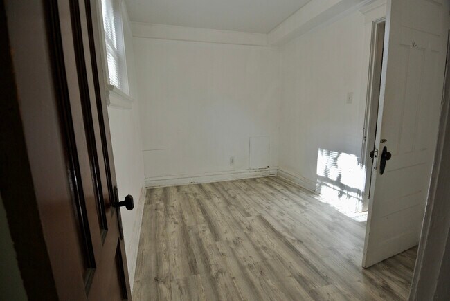 Photo - 3801 N Lakewood Ave #Gdn Unit 3801 Lakewood #gdn