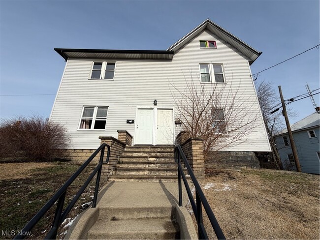 Building Photo - 317 12th St NE