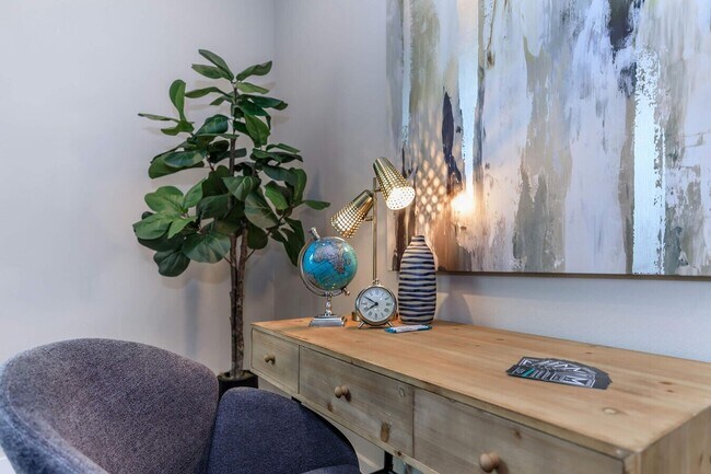 Photo - High-End Living, Perfectly Executed! Unit AEM2