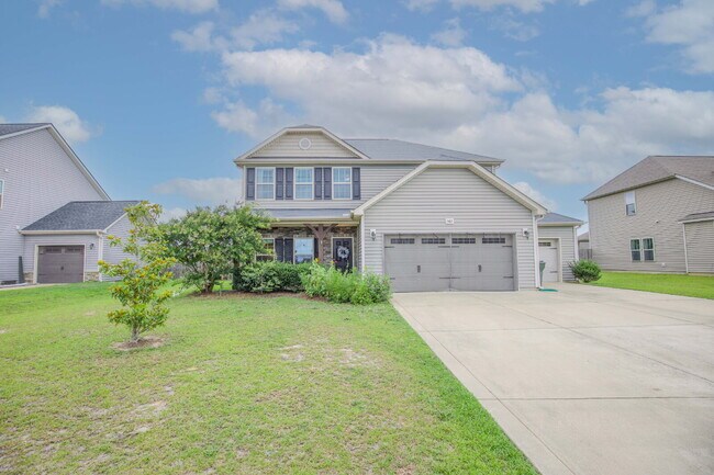 "Charming 3-Bed Home with Granite Elegance on Nessee Street, Fayetteville!"