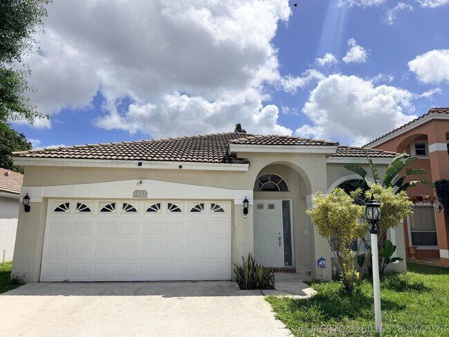 133 Woodlake Cir