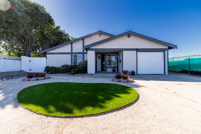 Building Photo - 10766 Parkdale Ave