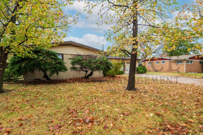 Photo - 627 N Maus Ln