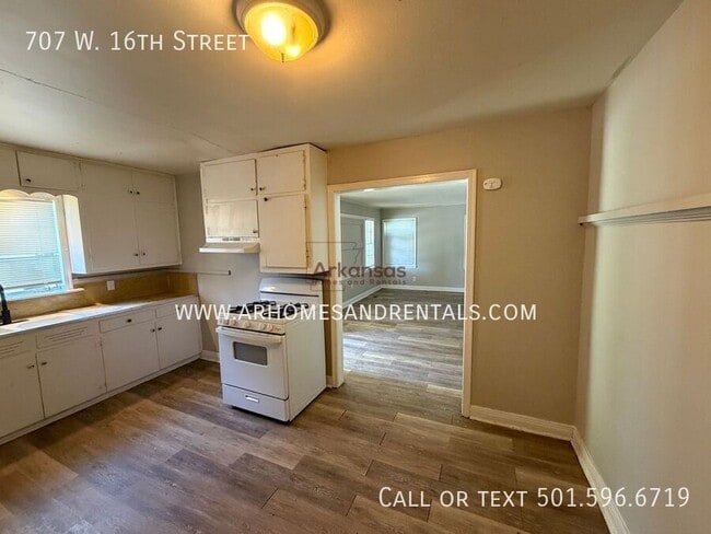 Photo - 707 W 16th St