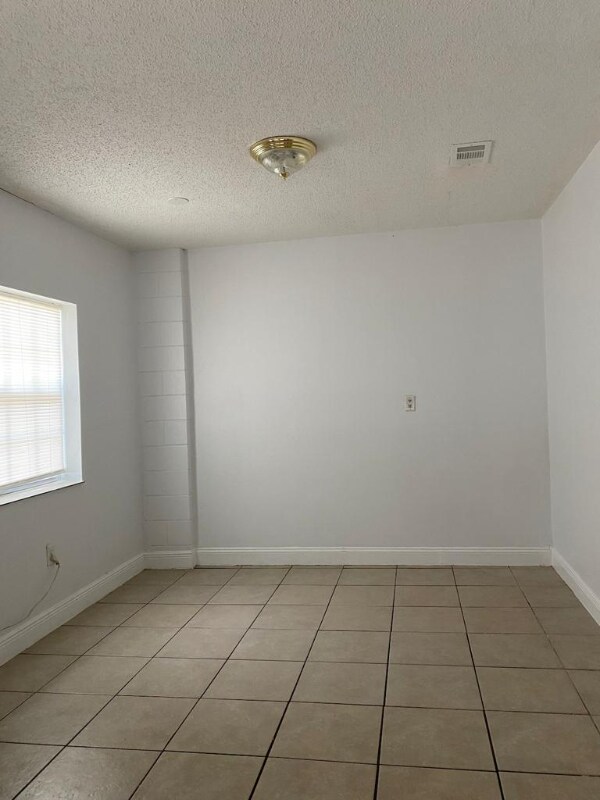 Photo - 207 Fiesta Dr