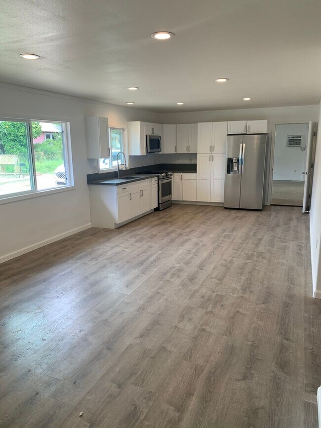 Photo - AVAILABLE NOW! 5 bedroom 2 bath