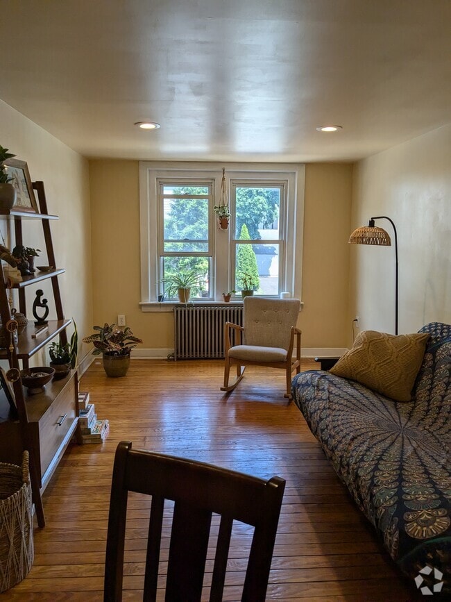 Building Photo - 510 W Walnut St Unit 2 Rental