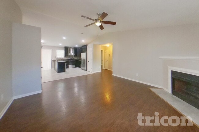 Photo - 204 Yukon Dr