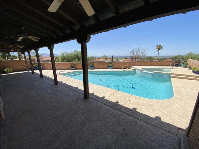 Building Photo - *COMING SOON* Spacious 2bd/2bath + Den hom... Rental