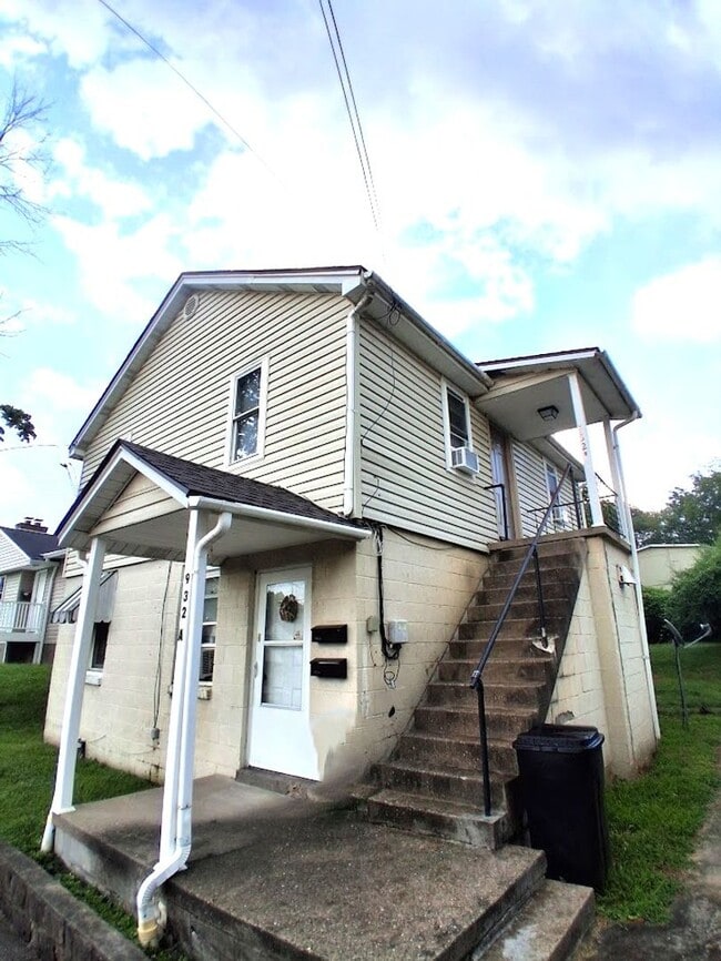 Building Photo - Newly Renovated One Bedroom Apartment in S... Unit Apartment B
