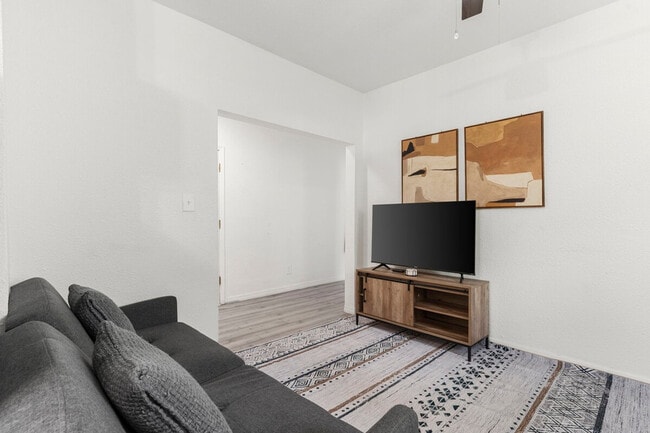 Photo - 2218 E 20th Ave Unidad ID1244341P
